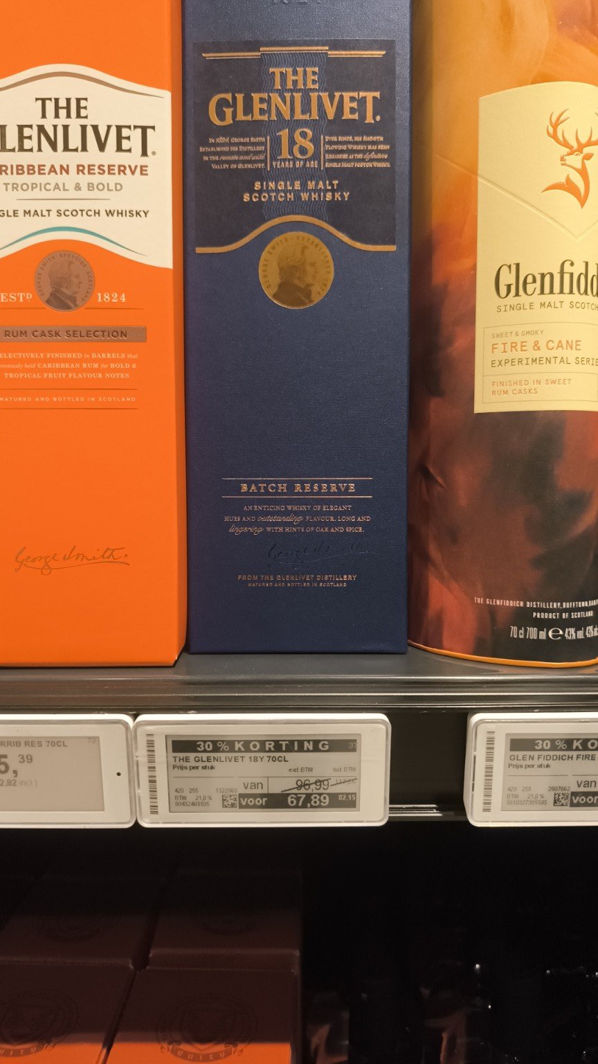 Bij de tennis: de drankvoorraad.